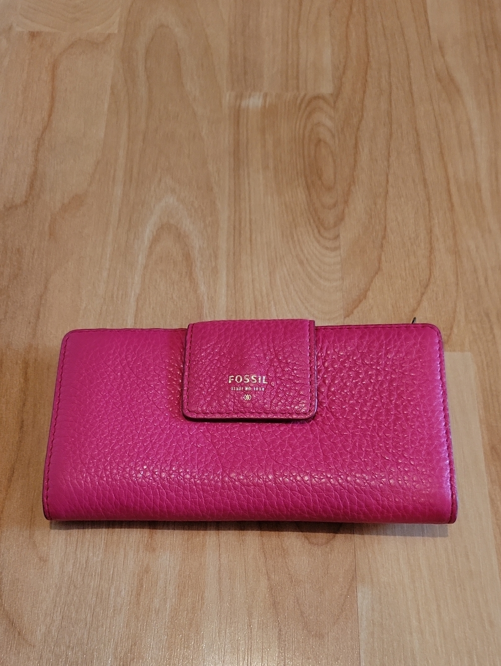 Fossil Long Live Vintage Issue No. 1954 Magenta Cowhide Leather Zip Wallet
